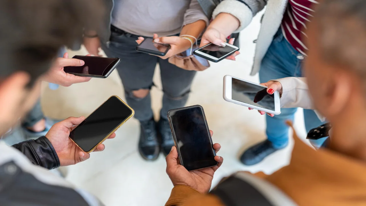 the internet of behavior is the traduction of our decisions acts when using the technology